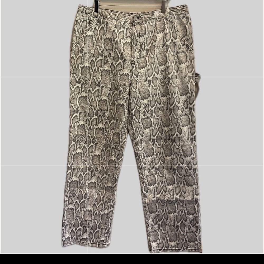 AFRM NWOT Gray Snake Print Cargo Pants 32